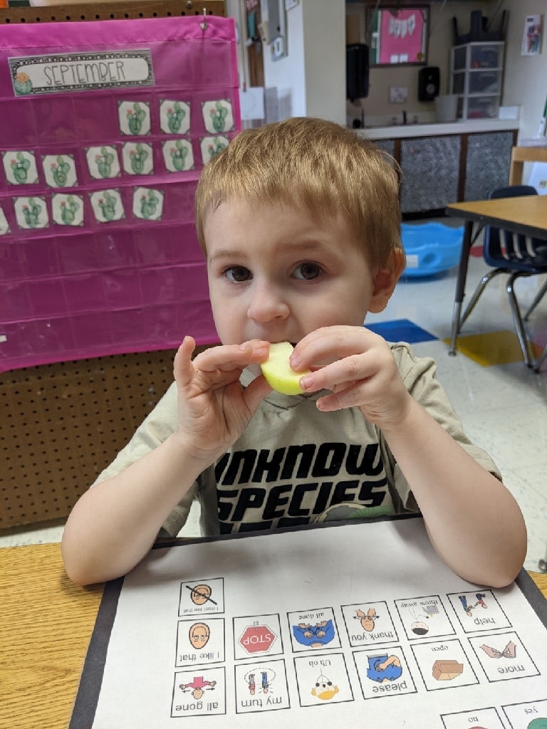 EC had fun tasting red, green, and yellow apples today! 🍎🍏