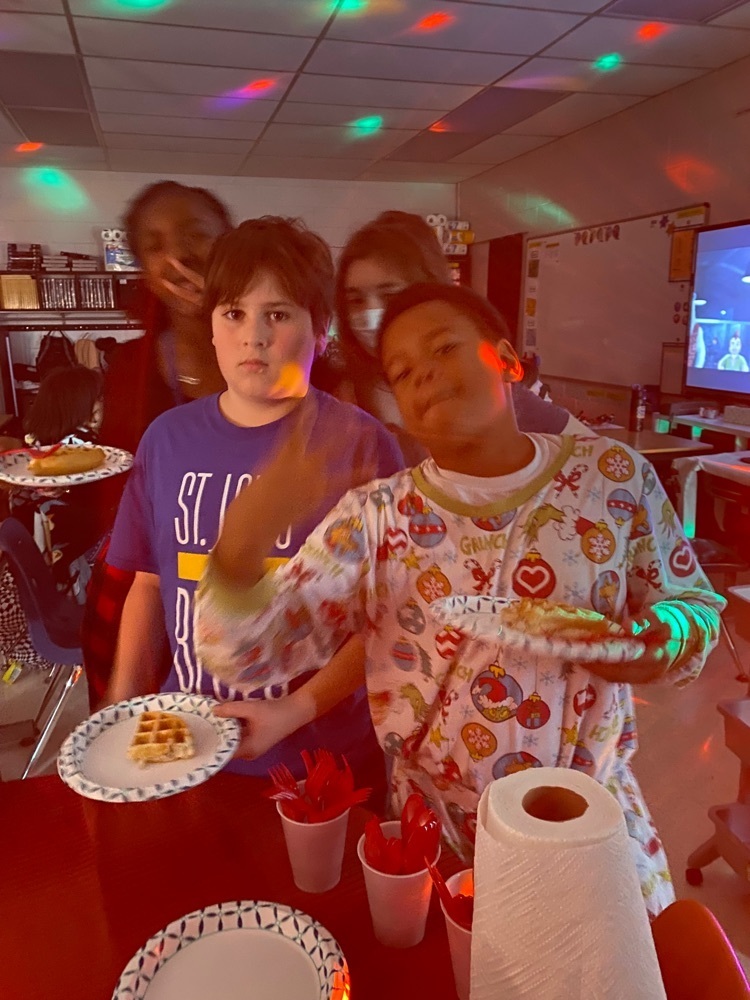 Students were ready to DIG IN and load up their waffles 🧇 